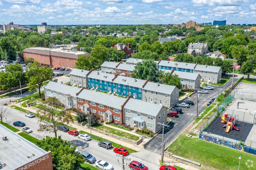 Building Photo - Warwick Court Townhomes