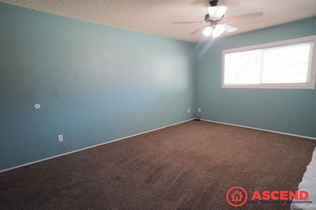 Building Photo - 3 Bedroom Home Near Compton Junior High in...