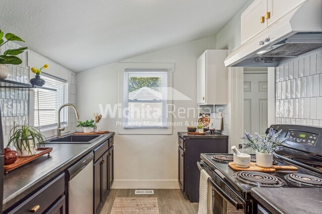 Building Photo - Newly remodeled 3 bedroom 1 bath home