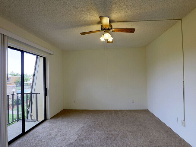 Building Photo - Parkwoods 5580-2