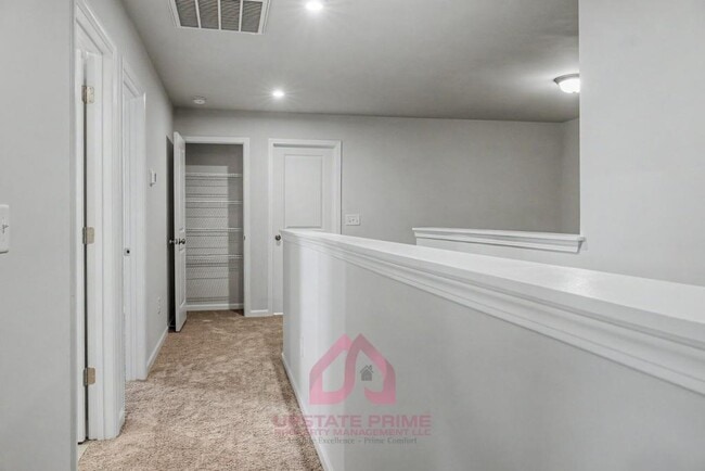 Building Photo - 376 Highline Trl