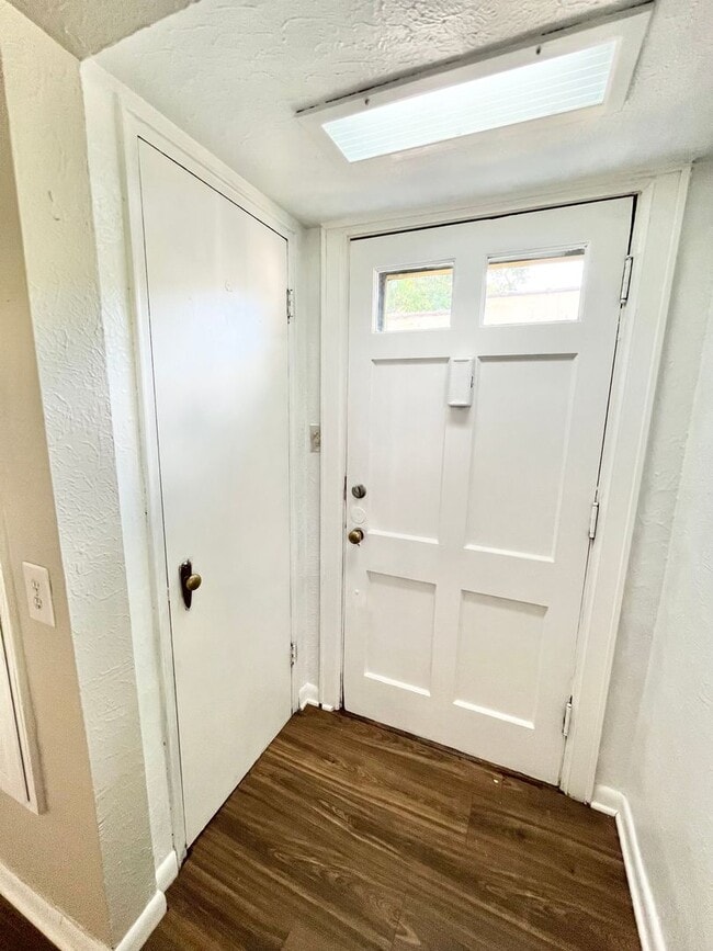 Building Photo - 112 Shepherd Ave