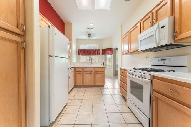 Building Photo - Sun City Summerlin 2 bedroom and 2 bathroom in a  55 and older Neighborhood