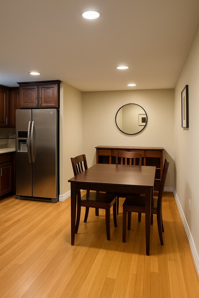 Building Photo - 622 W Briar Pl