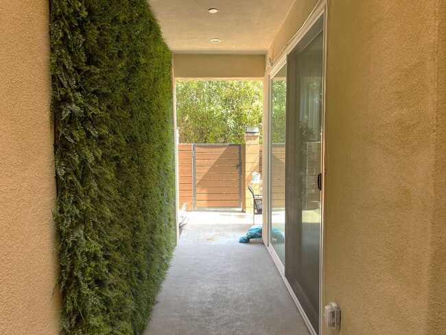 Building Photo - 14107 W Monroe Pl