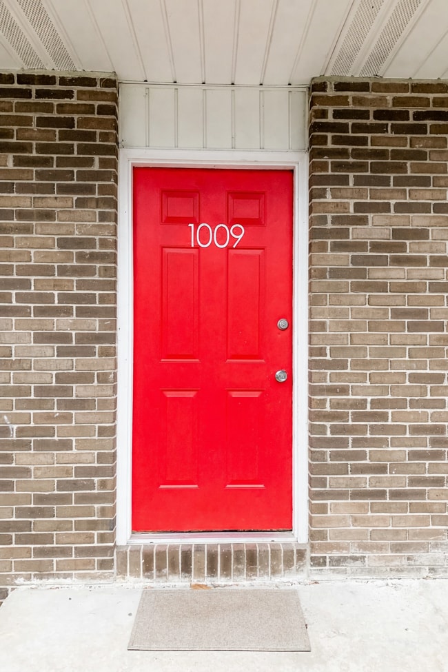 Building Photo - 1009 W Cascade Ave