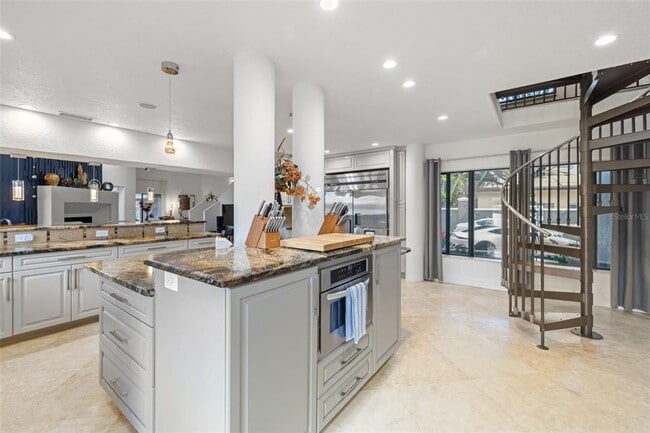 Building Photo - 2785 Bayside Dr S