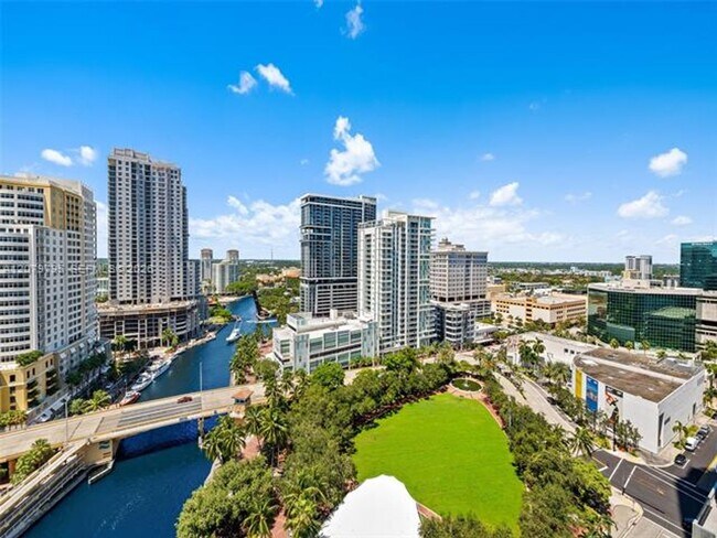 Building Photo - 333 Las Olas Way