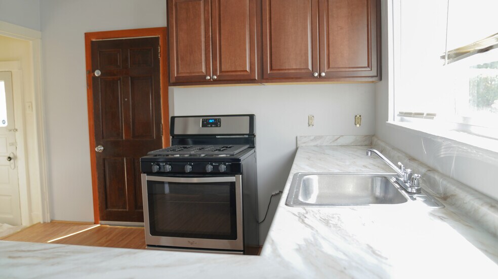 Building Photo - 3406 Beechwood Blvd