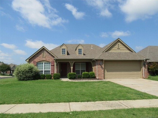 Primary Photo - 4 Bed | 2 Bath in Owasso!