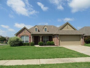 Building Photo - 4 Bed | 2 Bath in Owasso!
