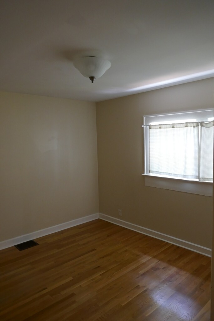 Building Photo - 145 S Columbia Dr