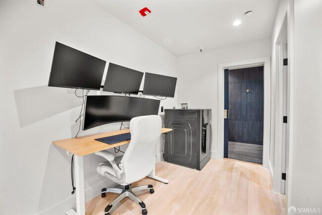 Building Photo - 101 Lombard St