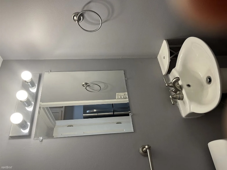 Building Photo - 256 Sunset Ct