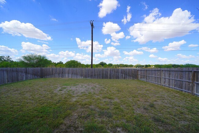 Building Photo - Like New Home in Red River Ranch (Cibolo)! -  Realtor Commission: $500