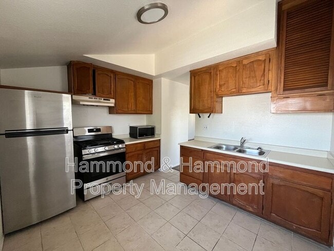 Building Photo - 5723 Willowcrest Ave