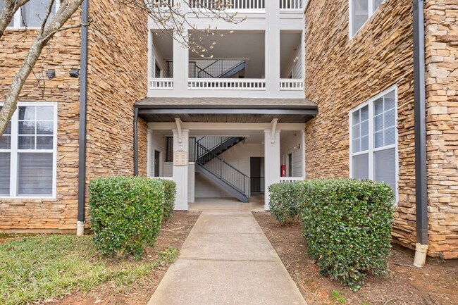 Building Photo - 1623 Brisbane Woods Way