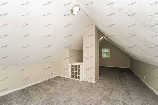 Building Photo - 5919 Maplewood Rd