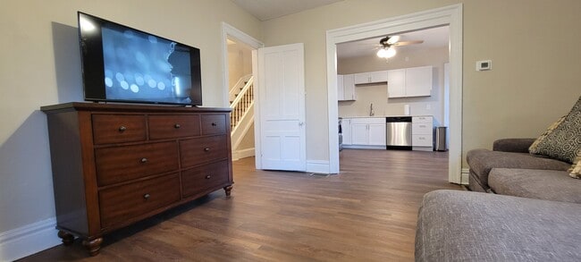 Building Photo - 628 25th St