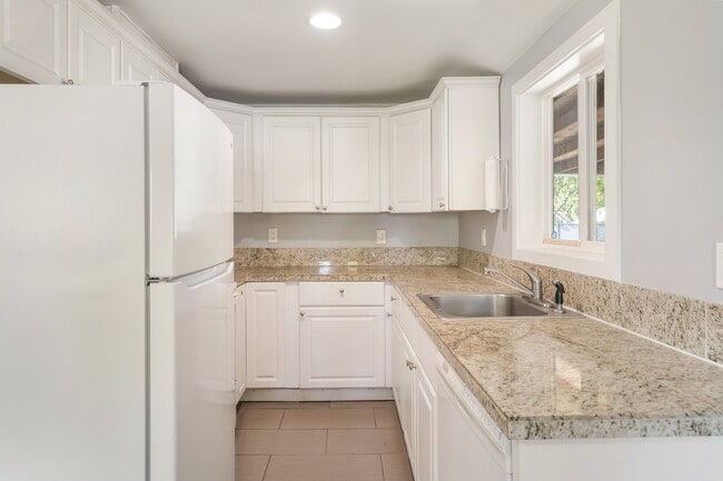 Building Photo - 227 NE 188th Ave