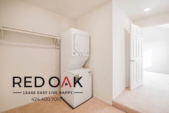 Building Photo - 4651 Cahuenga Blvd