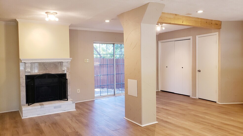 Building Photo - 409 Ridgeway St