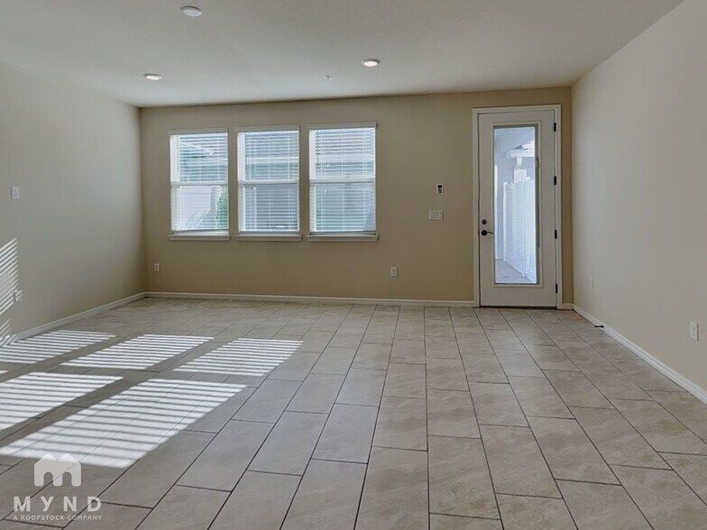 Building Photo - 14342 Orchid Is Dr