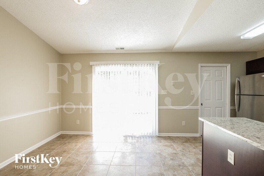 Building Photo - 3204 Faircroft Way