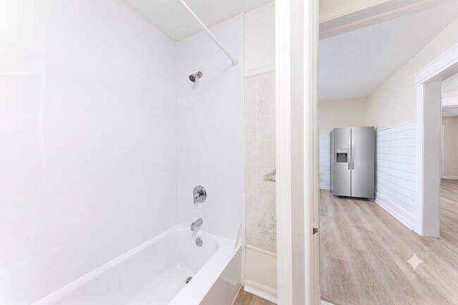 Building Photo - 405 Starkweather St