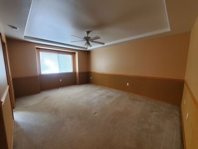 Building Photo - Short Term Lease Available