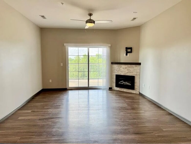 Building Photo - 2871 Spring Rose Cir