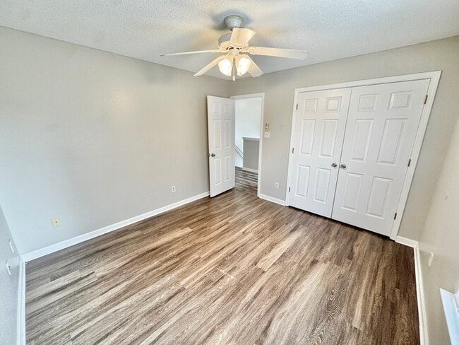 Building Photo - 140 Pinewood Dr