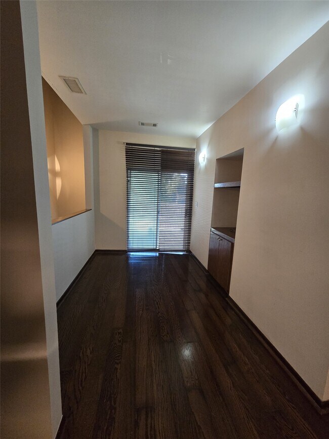 Building Photo - 3231 Hemingway Dr