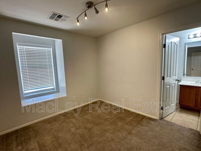 Building Photo - 5809 E Hampton Ave