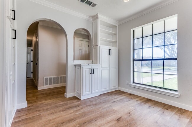 Building Photo - "Charming 3-Bedroom Home in Garland with 2 Full Baths and 1445 Sq Ft of Comfort!"