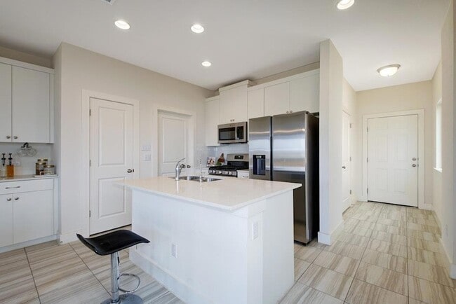 Building Photo - 413 White Steppe Way