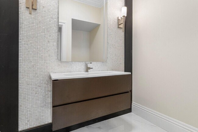 Building Photo - 549 NE 19th Ave