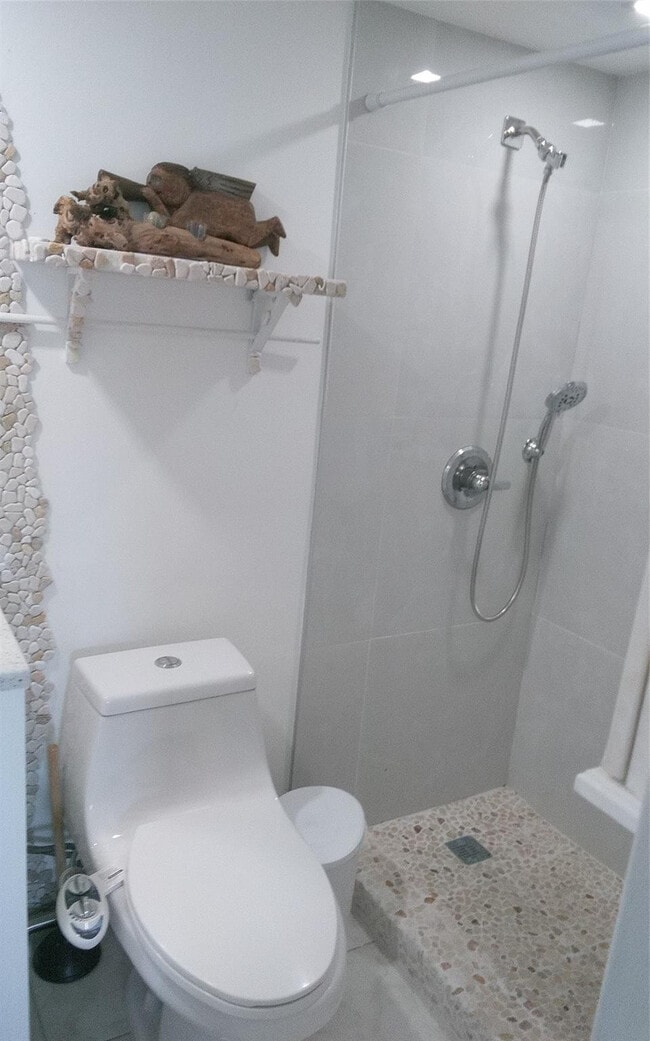 Building Photo - 307 Saxony Dr