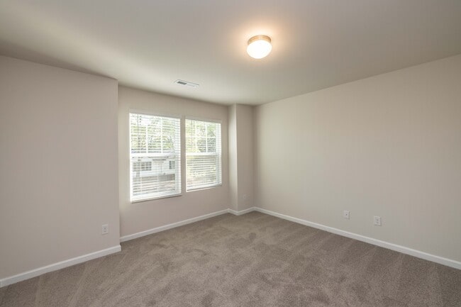 Building Photo - 214 S Bell Ave