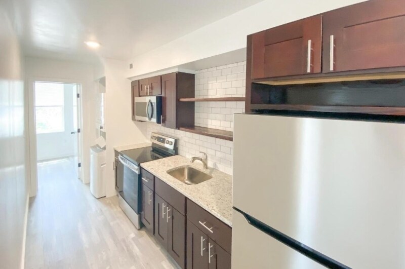 Building Photo - 4609 Quarles St NE