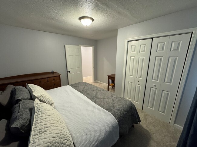 Building Photo - 1303 E Thirteen Mile Rd