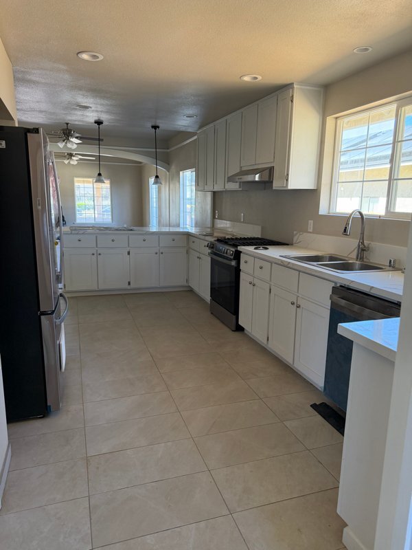 Building Photo - 418 N Elmwood Ave