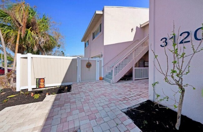 Building Photo - 3120 Beach Blvd S