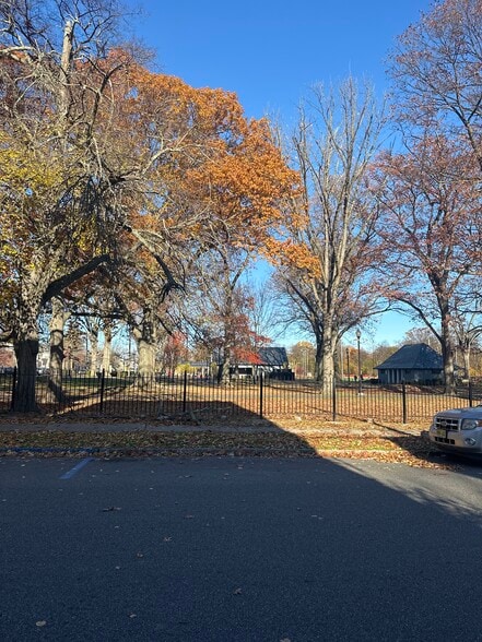 Building Photo - 7 Woodland Ave