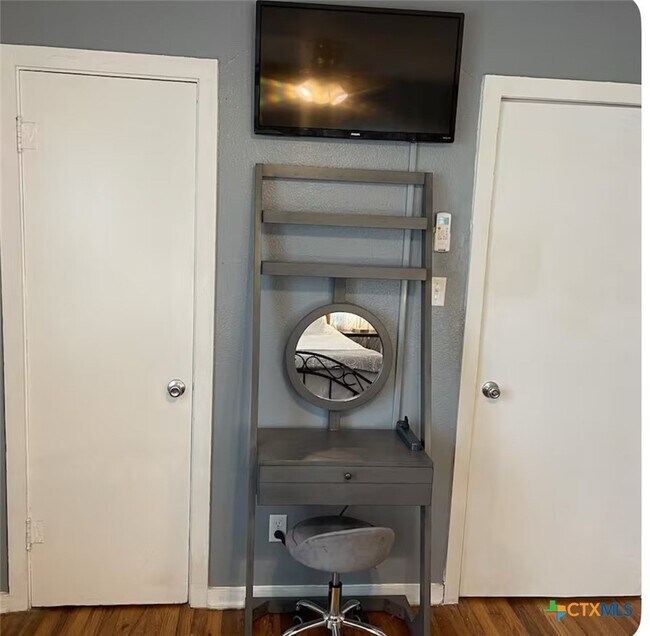 Building Photo - 284 Perryman St