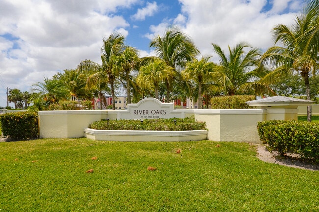 Building Photo - 3944 Sabal Way