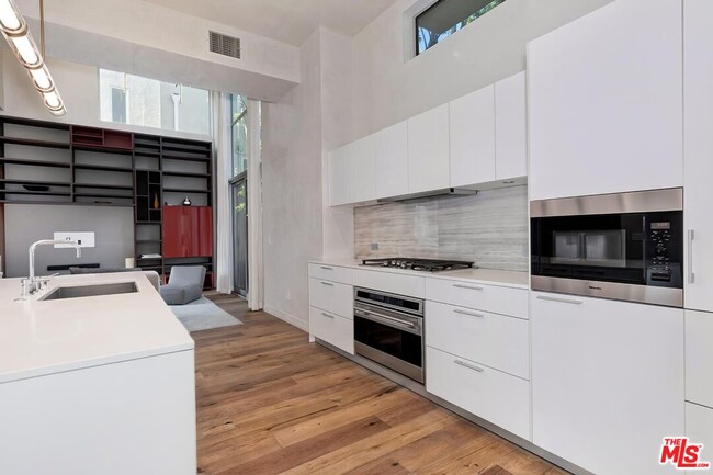 Building Photo - 614 Westmount Dr