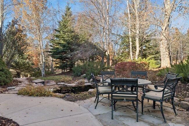 Building Photo - 6035 Mountain Ranch Dr