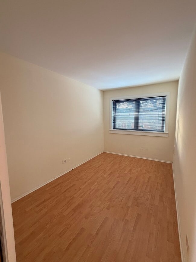 Building Photo - 1970 Cherry Ln