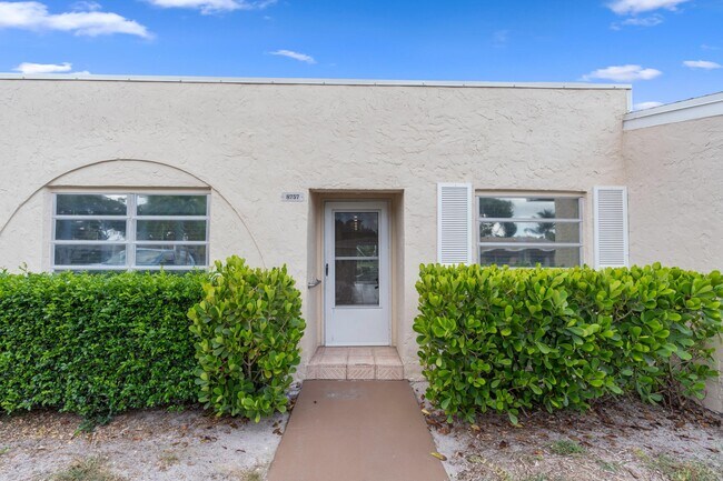 Building Photo - 8757 Bella Vista Dr